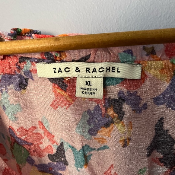 🦋NWOT Zac & Rachel floral blouse🦋 - Picture 3 of 3